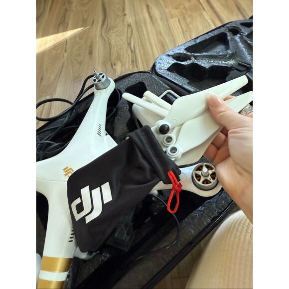 DJI Phantom 3 Professional Quadcopter with 4K Camera and 3-Axis Gimbal - White - Picture 13 of 16